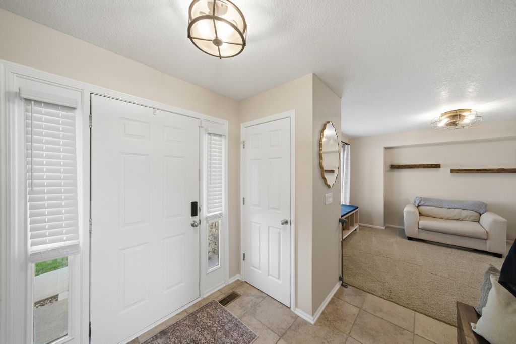 Listing Photo: 1935 SE Prairie Creek Dr, Waukee, IA 50263-3